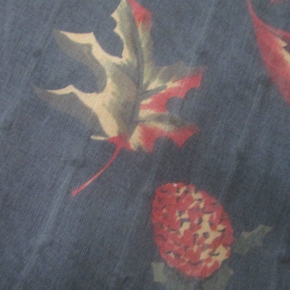 Semi sheer fall leaves & berries scarf - Picture 6 of 9